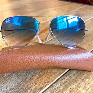 Ray-Ban Gold Aviator Sunglasses Blue RB3025